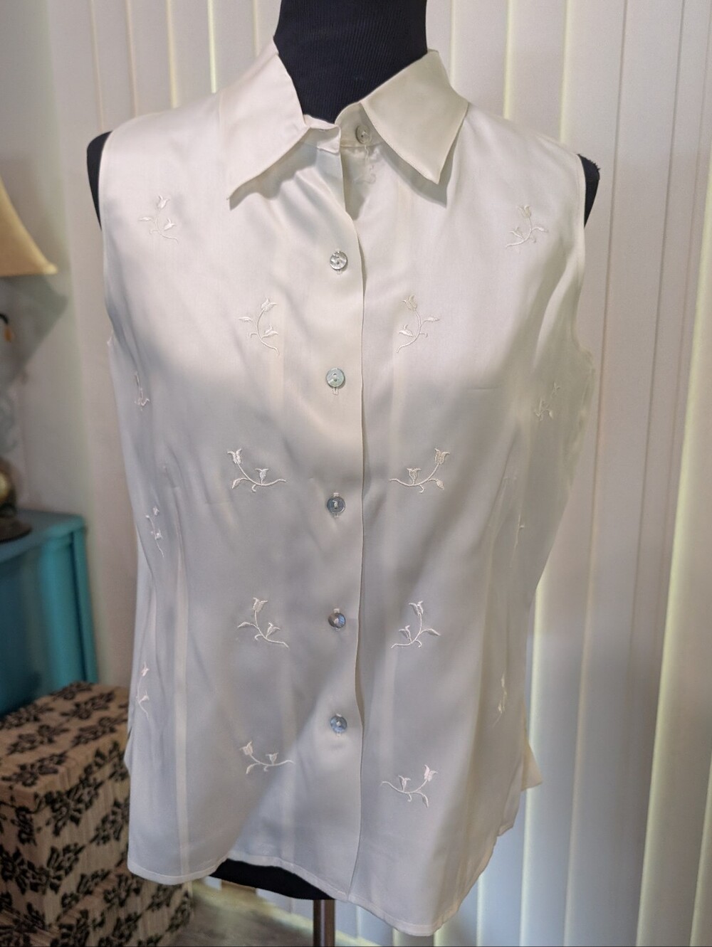 Will Smith White Silk Embroidered Button Down Sleeveless Blouse NWT